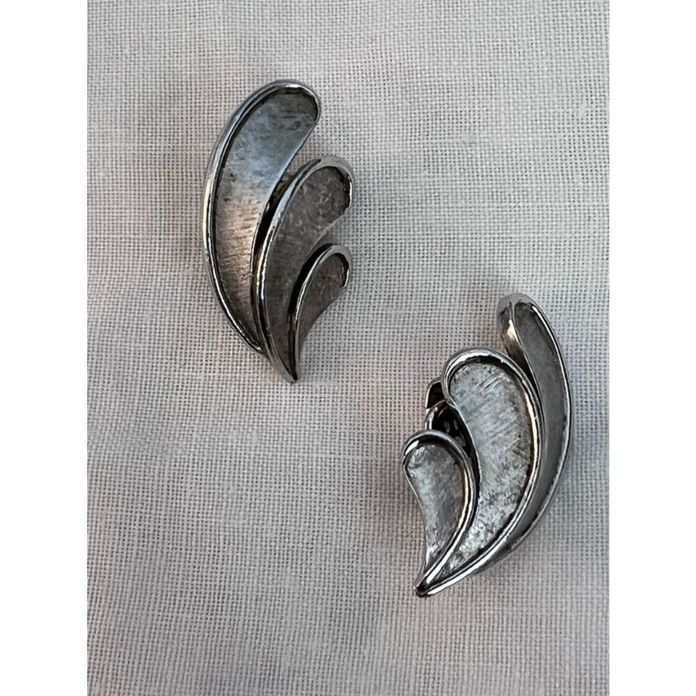 Vintage Trifari Silver Tone Leaf Clip-On Mid-Century Modern Retro  Earrings